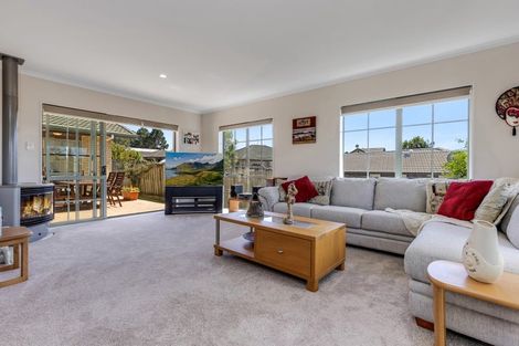 Photo of property in 88 Buscomb Avenue, Henderson, Auckland, 0610
