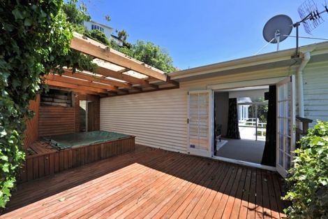 Photo of property in 11 Northland Road, Northland, Wellington, 6012
