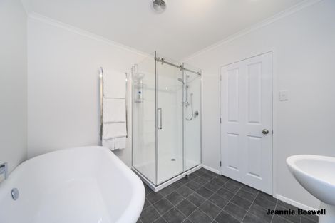 Photo of property in 40 Ruamahanga Crescent, Terrace End, Palmerston North, 4410