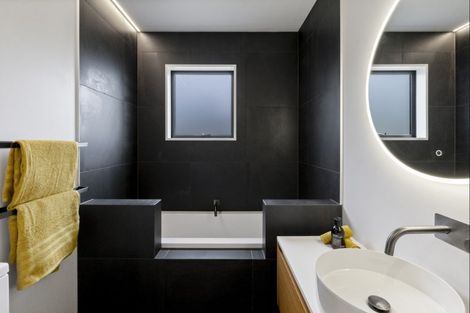 Photo of property in 28 Soudley Court, Jacks Point, Queenstown, 9371