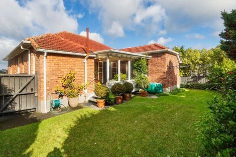 Photo of property in 24 Buscomb Avenue, Henderson, Auckland, 0610