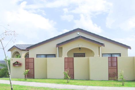 Photo of property in 18 Maidstone Place, Oteha, Auckland, 0632