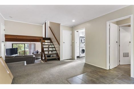 Photo of property in 19 Palmetto Place, Goodwood Heights, Auckland, 2105