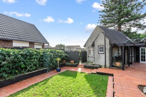 Photo of property in 1 Kohutuhutu Road, Raumati Beach, Paraparaumu, 5032