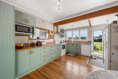 Photo of property in 24 Endeavour Street, Marfell, New Plymouth, 4310