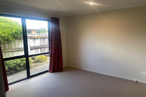 Photo of property in 25c Dolphin Parade, Bell Block, New Plymouth, 4312