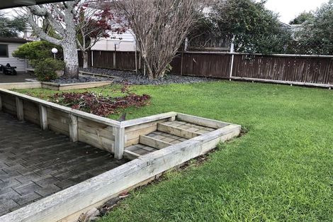 Photo of property in 5 Towra Place, Botany Downs, Auckland, 2010