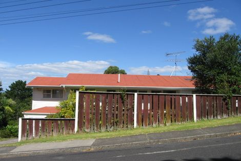 Photo of property in 8 Peter Terrace, Castor Bay, Auckland, 0620