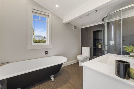 Photo of property in 25 Oxford Street, Fairfield, Hamilton, 3214