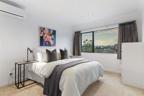 Photo of property in 31 Trotting Terrace, Fairview Heights, Auckland, 0632