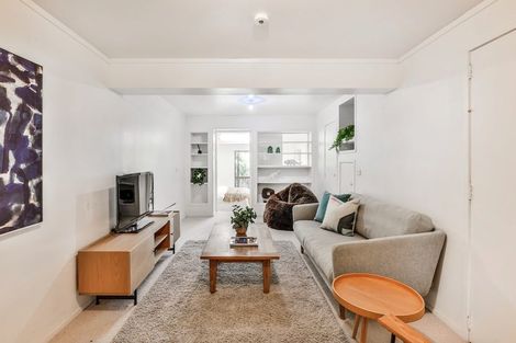 Photo of property in 37 York Road, Titirangi, Auckland, 0604