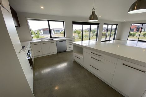 Photo of property in 1 Clifford Close, Leamington, Cambridge, 3432