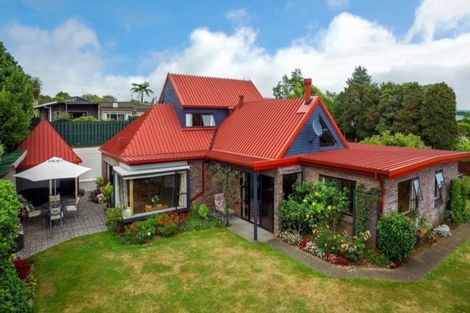 Photo of property in 27 Fairfax Terrace, Frankleigh Park, New Plymouth, 4310