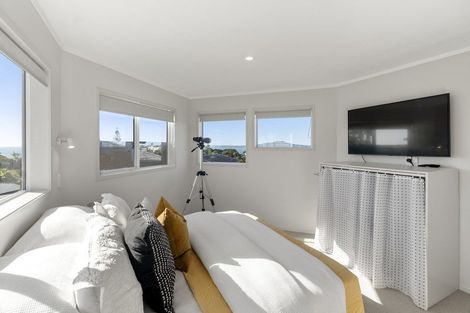 Photo of property in 7b Peter Terrace, Castor Bay, Auckland, 0620