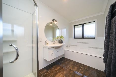 Photo of property in 25 Trump Place, Kelvin Grove, Palmerston North, 4414