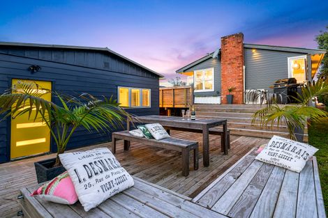 Photo of property in 10 Cobham Crescent, Kelston, Auckland, 0602