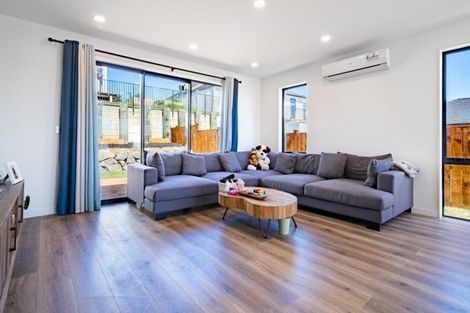 Photo of property in 11 Resolution Drive, Gulf Harbour, Whangaparaoa, 0930