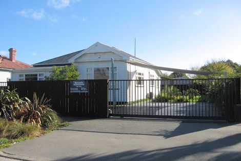 Photo of property in 2/17 Defoe Place, Waltham, Christchurch, 8023