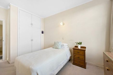 Photo of property in Rona House, 33 Rimu Street, Eastbourne, Lower Hutt, 5013