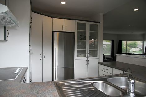 Photo of property in 16 Claridge Place, Taradale, Napier, 4112