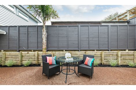 Photo of property in 1/5 Masterton Road, Rothesay Bay, Auckland, 0630