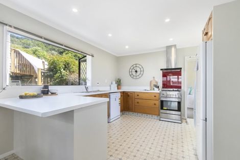 Photo of property in 68 Lees Grove, Wainuiomata, Lower Hutt, 5014