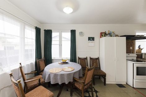 Photo of property in 11 Peters Avenue, Cloverlea, Palmerston North, 4412