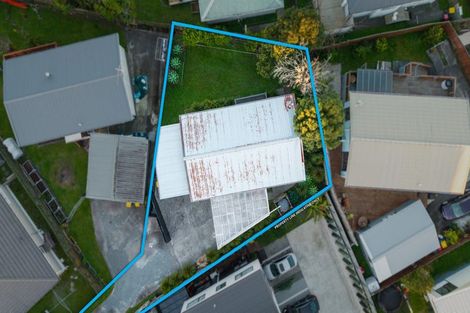 Photo of property in 2/11 Cyril Crescent, West Harbour, Auckland, 0618