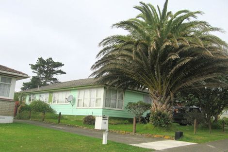 Photo of property in 17 Sasanof View, Ascot Park, Porirua, 5024