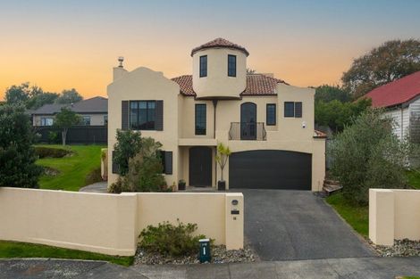 Photo of property in 16 La Lena Grove, Fitzherbert, Palmerston North, 4410