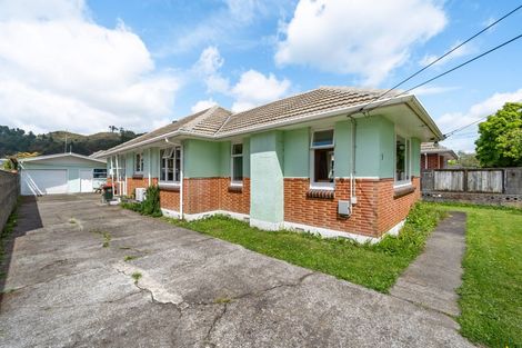 Photo of property in 5 Seddon Street, Wallaceville, Upper Hutt, 5018