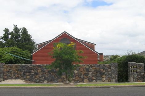 Photo of property in 2/117 Chivalry Road, Glenfield, Auckland, 0629