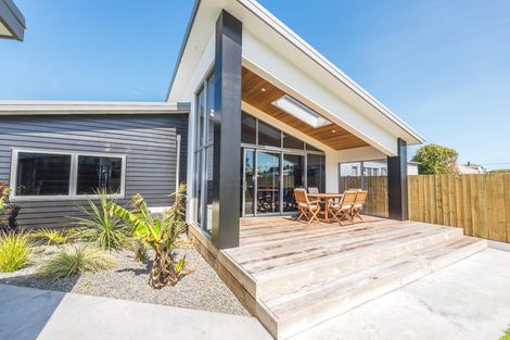 Photo of property in 3 Kamahi Street, Castlecliff, Whanganui, 4501