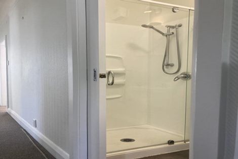 Photo of property in 17 Queens Drive, Kilbirnie, Wellington, 6022