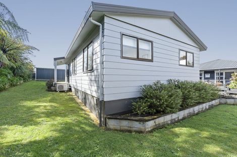 Photo of property in 118 Riversdale Drive, Merrilands, New Plymouth, 4312