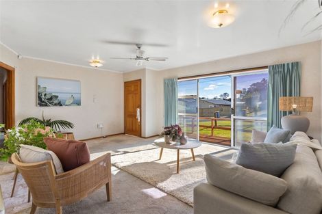 Photo of property in 42 Saffron Street, Birkdale, Auckland, 0626