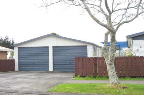 Photo of property in 16 Kowhai Street, Inglewood, 4330