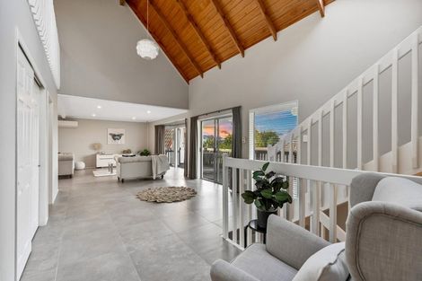 Photo of property in 7 Kerlin Crescent, West Harbour, Auckland, 0618