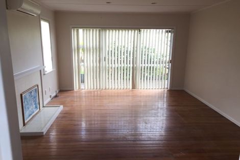 Photo of property in 5 Glen Marine Parade, Glendene, Auckland, 0602
