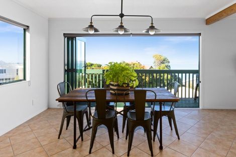 Photo of property in 135 Priestley Terrace, Bluff Hill, Napier, 4110