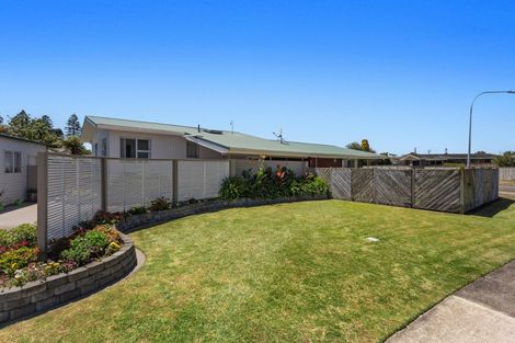 Photo of property in 25 Puriri Crescent, Edgecumbe, 3120