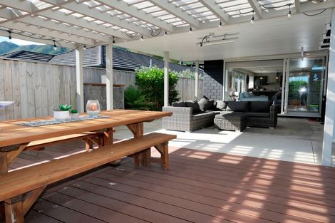 Photo of property in 5 Mahia Lane, Waikanae, 5036