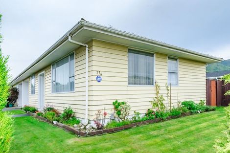 Photo of property in 27a Matai Street, Waikanae, 5036