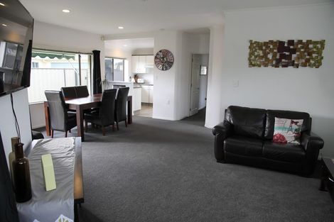 Photo of property in 16 Claridge Place, Taradale, Napier, 4112