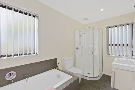 Photo of property in 1/15 Eastwood Rise, Browns Bay, Auckland, 0630
