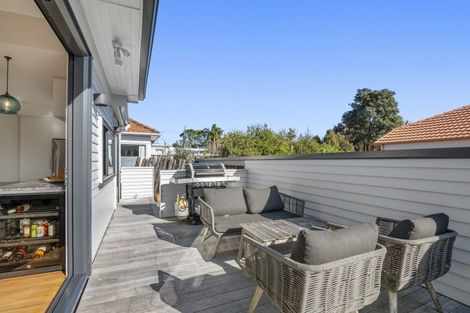 Photo of property in 52 Wainui Avenue, Point Chevalier, Auckland, 1022