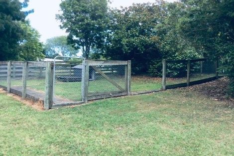 Photo of property in 83 Tawa Road, Kumeu, 0891