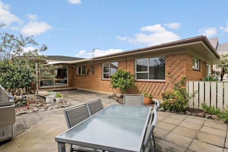 Photo of property in 116 Glenmore Road, Sunnyhills, Auckland, 2010