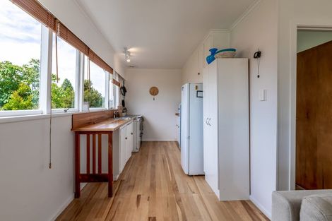 Photo of property in 40 Gill Avenue, Te Atatu Peninsula, Auckland, 0610