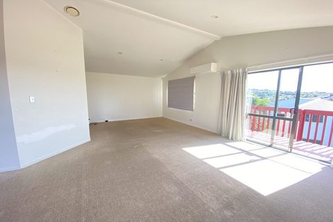 Photo of property in 1/76 Target Road, Totara Vale, Auckland, 0629
